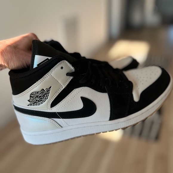 Men’s size 9 Nike air Jordan mids only worn twice excellent condition. - Picture 6 of 6